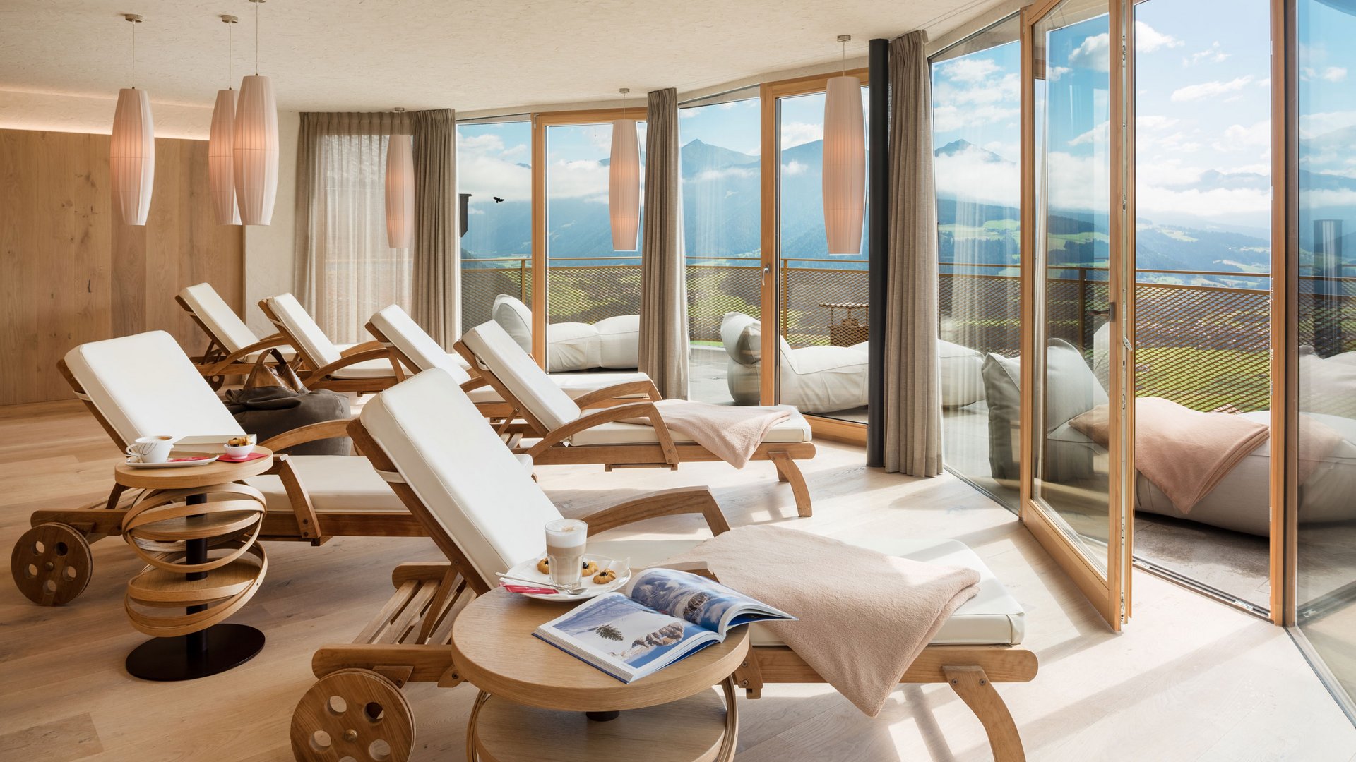 Our sauna, Plan de Corones/Kronplatz in full view Relax room with lounge chairs and mountain view through large windows