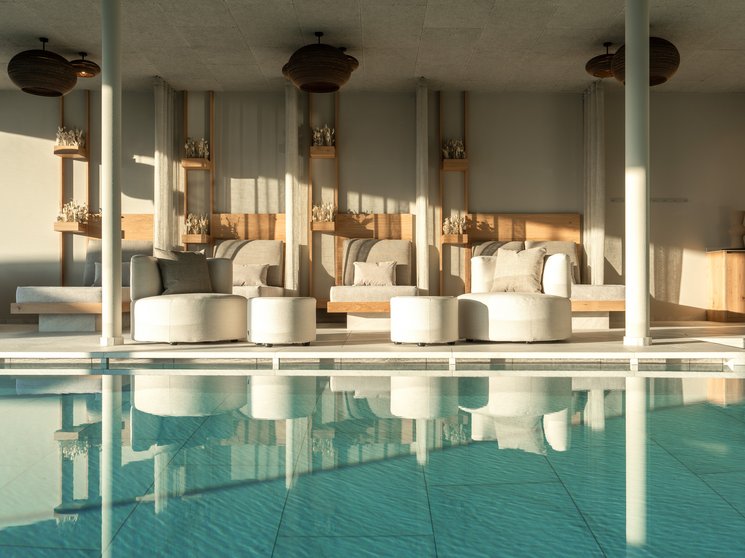 Our wellness hotel in Val Pusteria for relaxation seekers Bright lounge area with pool and comfortable modern seating