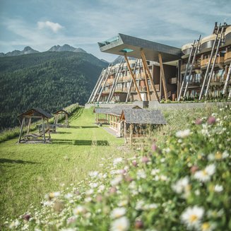 Alpenreych & Hubertus Park Modern hotel with garden and flowers in front of a mountain range